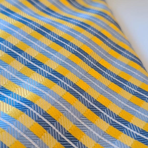 Izod Preppy Striped Men's Neck Tie - Picture 3 of 3
